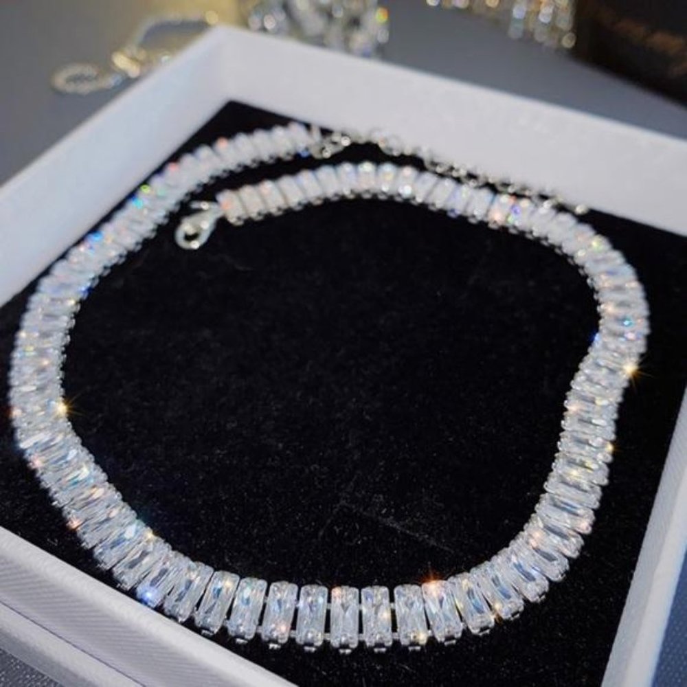 NEW 18K WHITE GOLD DIAMOND BAGUETTE NECKLACE, NICE NECKLACE, CUTE NECKLACE
